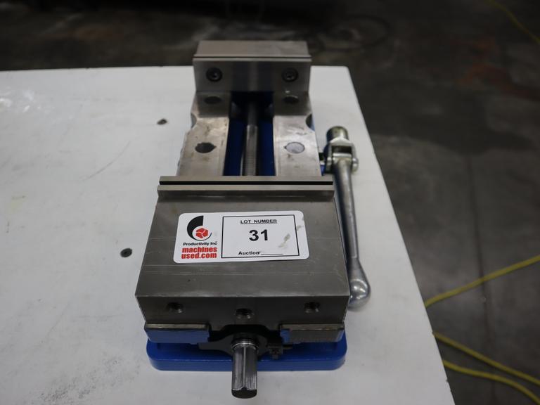 Kurt DX6 6" Machine Vise with Steel Jaws and Handle