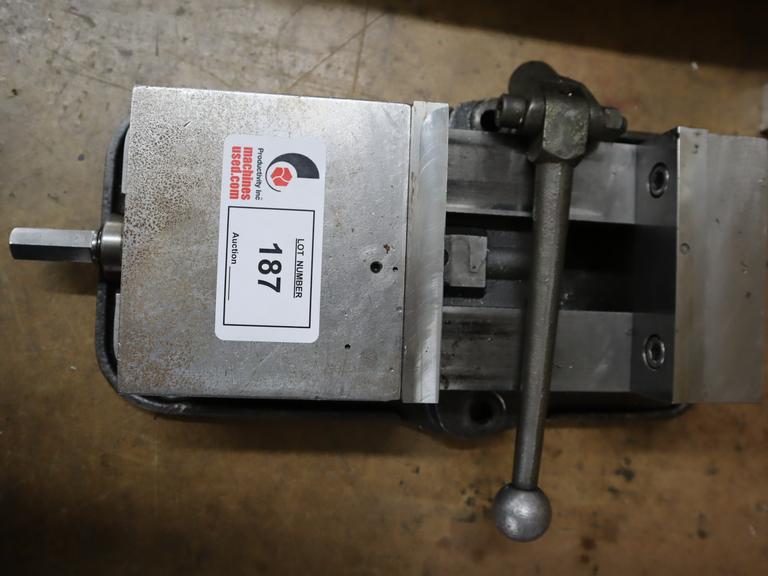 Kurt D-60 6" Machine Vise with Steel Hard Jaws and Handle