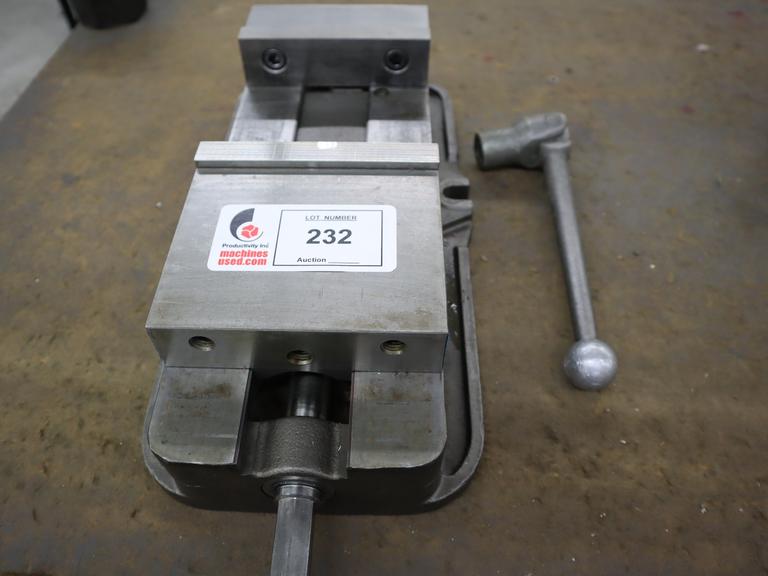 Kurt D-675 6" Machine Vise with Steel Hard Jaws and Handle