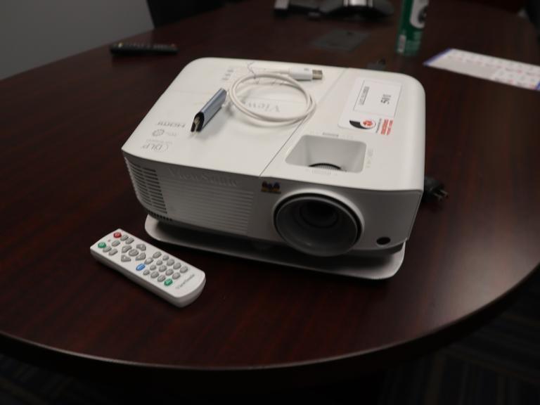 Viewsonic Projector w Remote