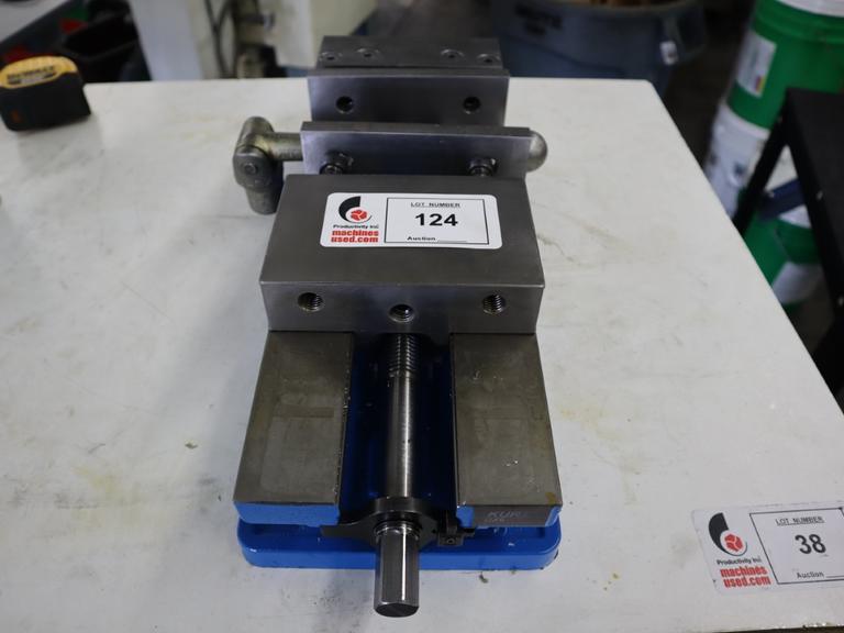 Kurt DX6 6" Machine Vise with Hard Jaws and Handle