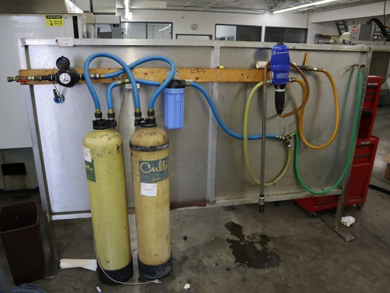 Coolant Mixing Station w Dosatron Model D14MZ10 Mixer w Filters and Hoses on Stand