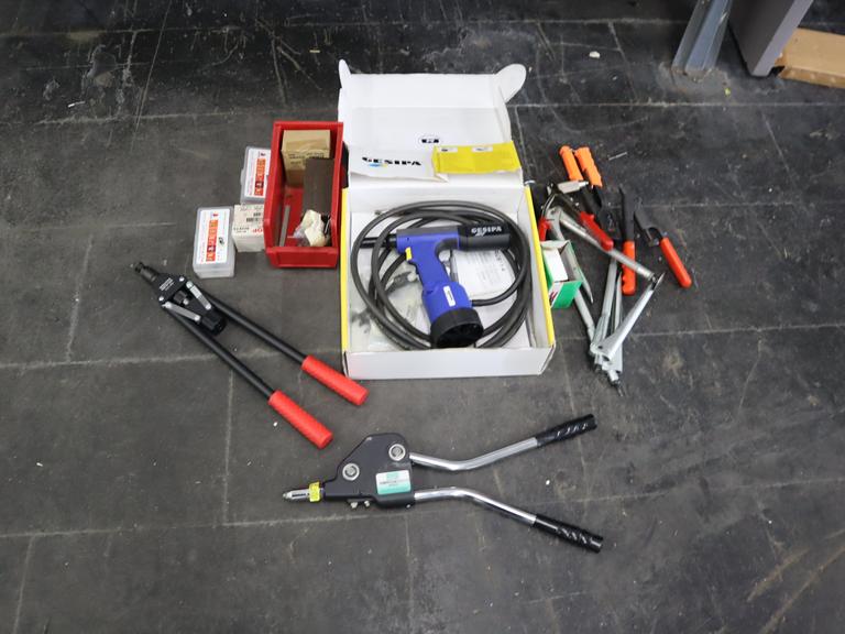 Gesipa Taurus 1 Pneumatic Speed Rivet Gun with Manual Riveters and Rivets