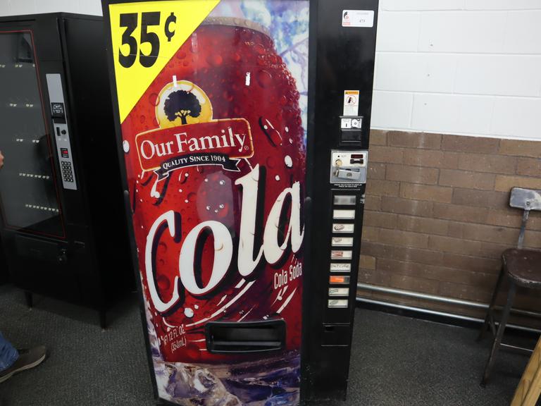 Dixie Narco E Model Generic 9 Selection Soda Vending Machine with Key