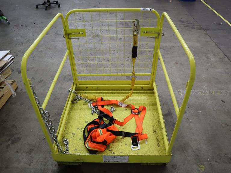 Fork Mounted Man lift Cage with Safety Chains and Personal Safety Harness, 771 lb Capacity