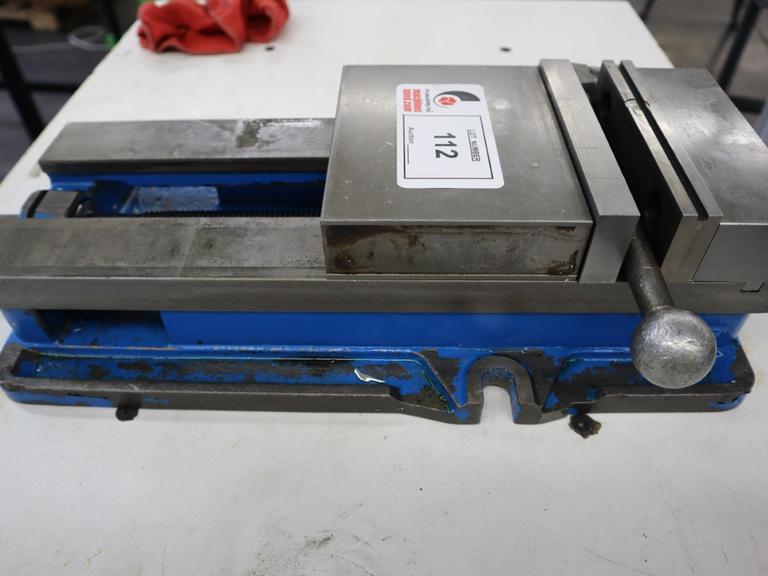 Kurt D688 6" Machine Vise with Hard Jaws and Handle