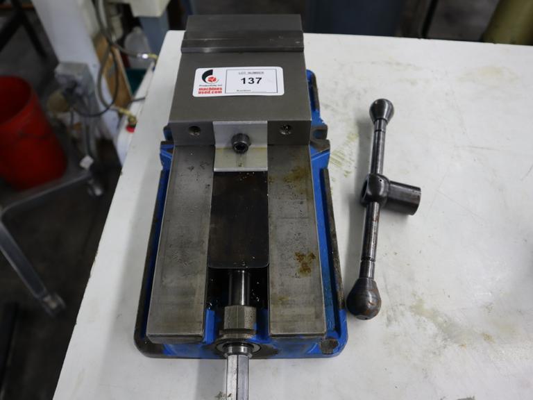 Kurt D688 6" Machine Vise with Steel Hard Jaws and Handle