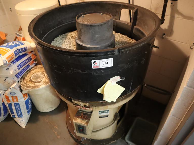 Rampe Finishing Bowl Vibratory Deburrer Finisher with Buckets of Extra Media