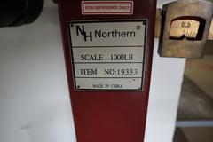 Northern 1000 lb Rolling Manual Shipping Scale with Slide Rule and Weights