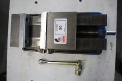 Kurt D688 6" Machine Vise with Aluminum Soft Jaws and Handle