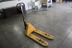 ULINE H-1366 Pallet Jack, 36" Long Forks, 20.5" Width of Forks