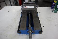 Kurt D688 6" Machine Vise with Steel Hard Jaws and Handle