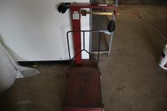 Northern 1000 lb Rolling Manual Shipping Scale with Slide Rule and Weights