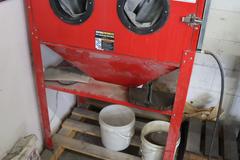 Central Pneumatic Blast Cabinet, 40 Lb Capacity, Gloves, Blast Gun, Pneumatic