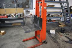 Economy Model MV-54 Rolling Manual Die Lift Cart, 750 lb Capacity, 18" Load Center, 54" Max Lift Height