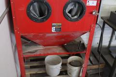 Central Pneumatic Blast Cabinet, 40 Lb Capacity, Gloves, Blast Gun, Pneumatic