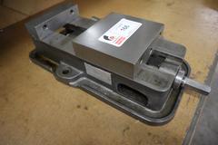 Kurt D-60 6" Machine Vise with Handle