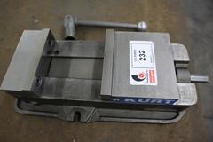 Kurt D-675 6" Machine Vise with Steel Hard Jaws and Handle