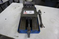 Kurt D688 6" Machine Vise with Steel Hard Jaws and Handle