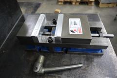 Kurt 3600V 6" Machine Vise, Side or Flat Mounting, with Aluminum Jaws and Handle