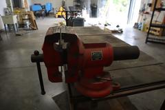 Heavy Duty Work Bench with 6" Bench Vise