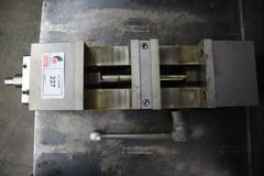 Kurt DL-600 Double Lock 6" Machine Vise with Hard and Handle