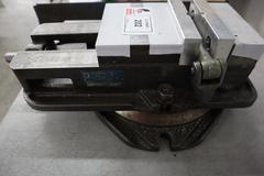 Kurt D-675 6" Machine Vise with Swivel Base, Aluminum Soft Jaws and Handle