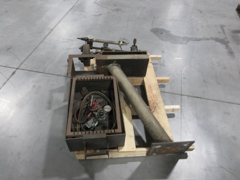 Pedestal Mount, Manual Rotary Cutting Torch, with Smith's Adjustable Mount Oxy/Acetylene Torch