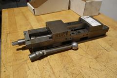 BT30 Tool Holders (10pcs) in Plastic Tool Caddy, Most Are Nikken SKN10B Collet Type Holders