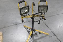 Dual Halogen Work Light on Adjustable Tripod Stand **Works Fine**